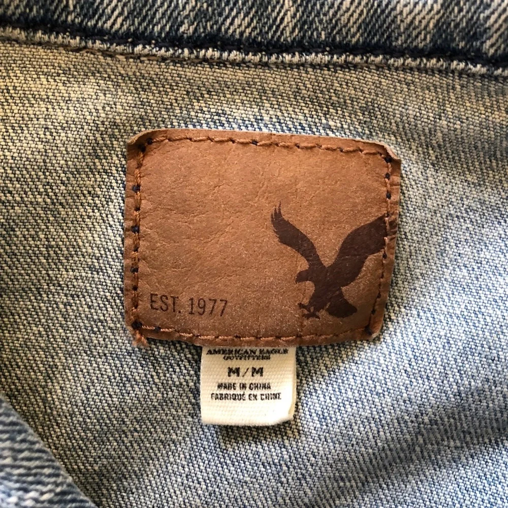 American Eagle Outfitters Light Wash Denim Vest - Picture 4 of 5